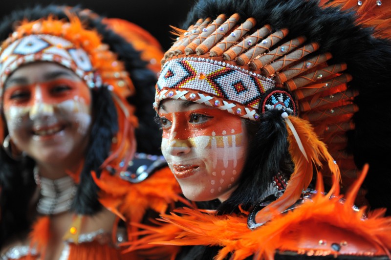 High tech glamour steals the show at Águilas carnival as external peñas parade
