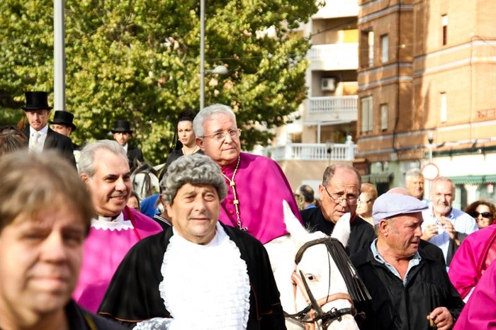 The bishop, a rice dish, a glass of lemonade and a white mule