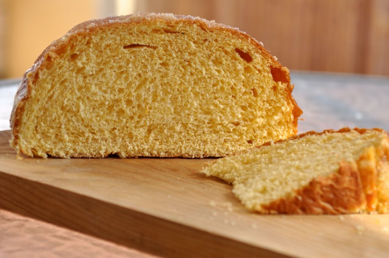 Toña, a typical brioche of Alicante province