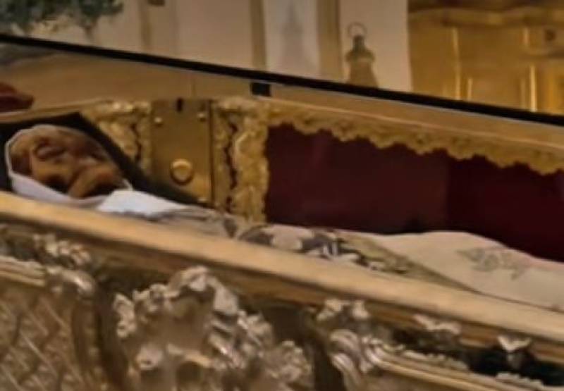 Spanish St Teresa of Ávila's body displayed for first public veneration in over a century