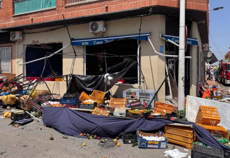 Explosion at Lo Pagán bar injures 16, two of them left in critical condition