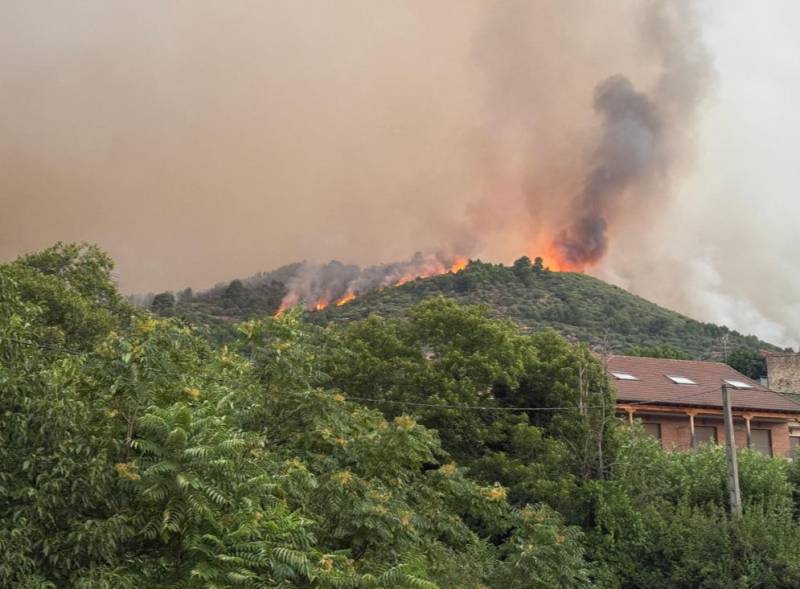 WATCH: Hundreds evacuated from their homes as more worrying wildfires grip Spain