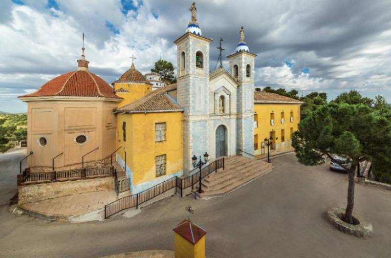 October 5 Free guided walk along the Pasarelas Yecla nature path to the castle hill sanctuary and the Museo Mariano