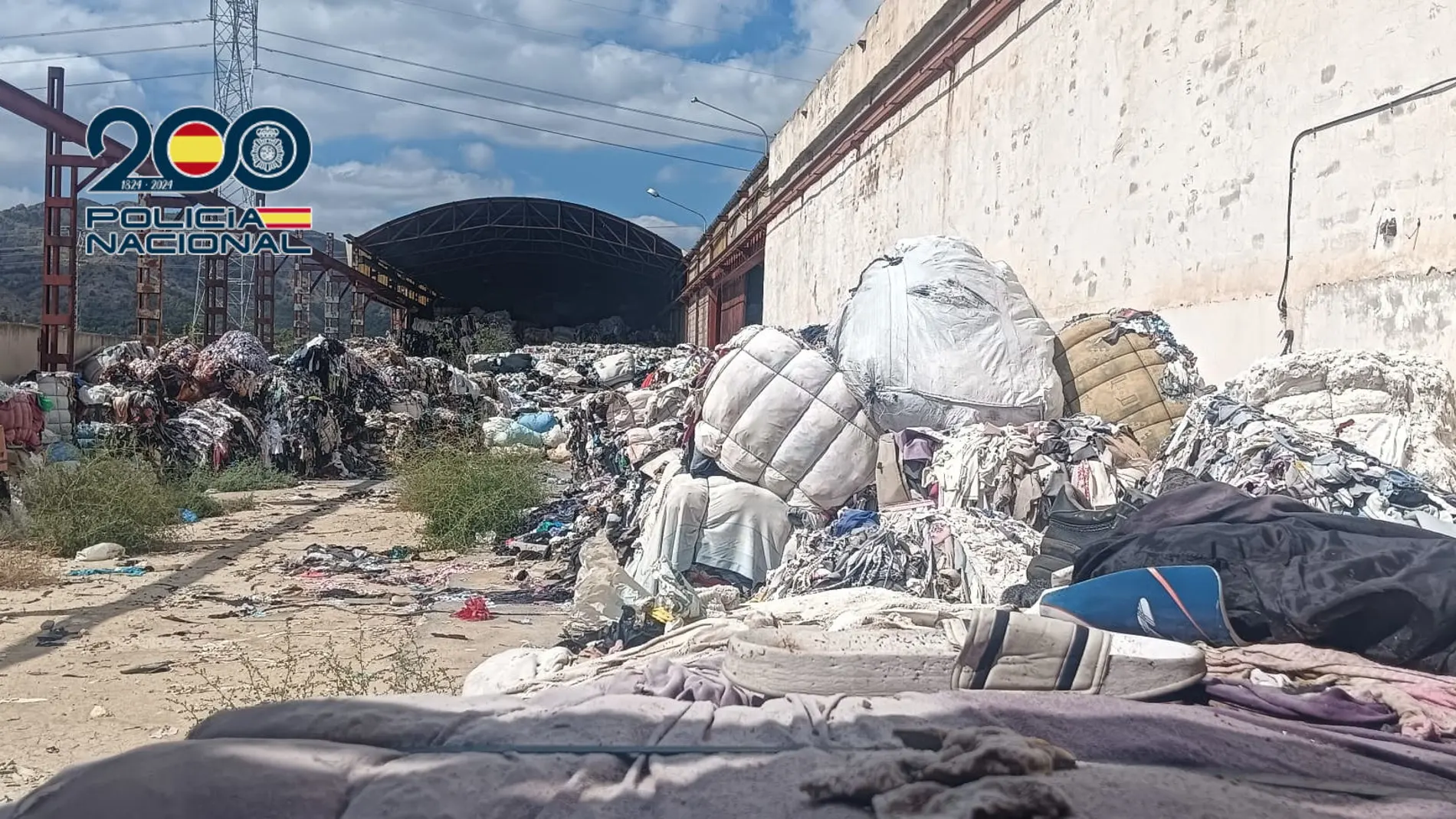 Clothing recycler arrested after dumping tons of used clothes across Alicante