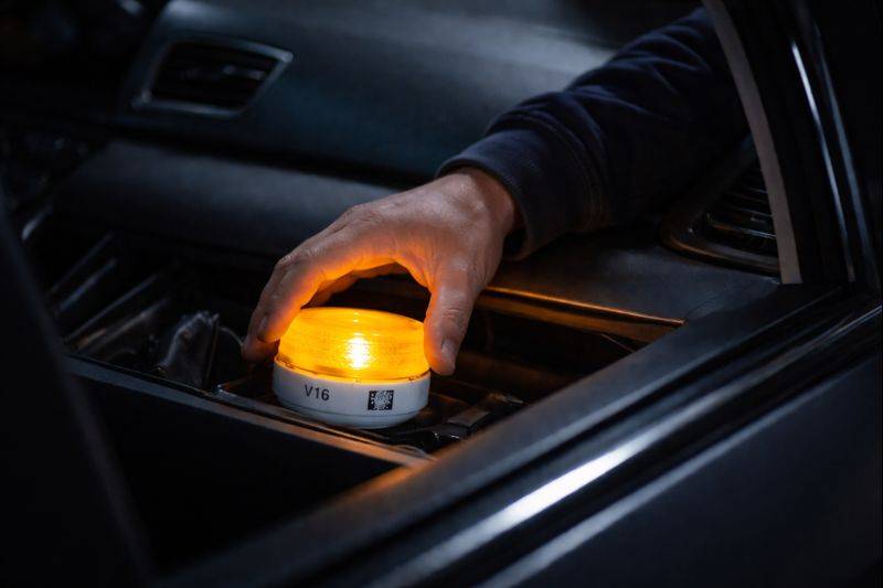 Car thieves turn their attention to Spain's new V16 emergency beacon