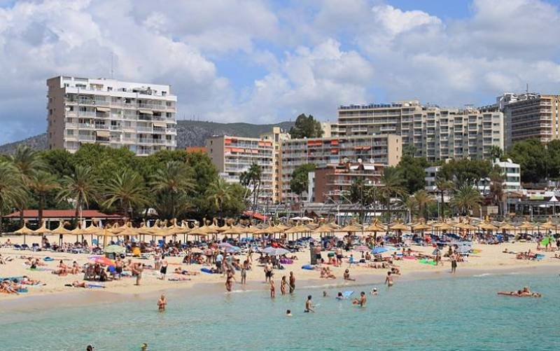 Eight men plead guilty to gang rape of British teenager in Magaluf