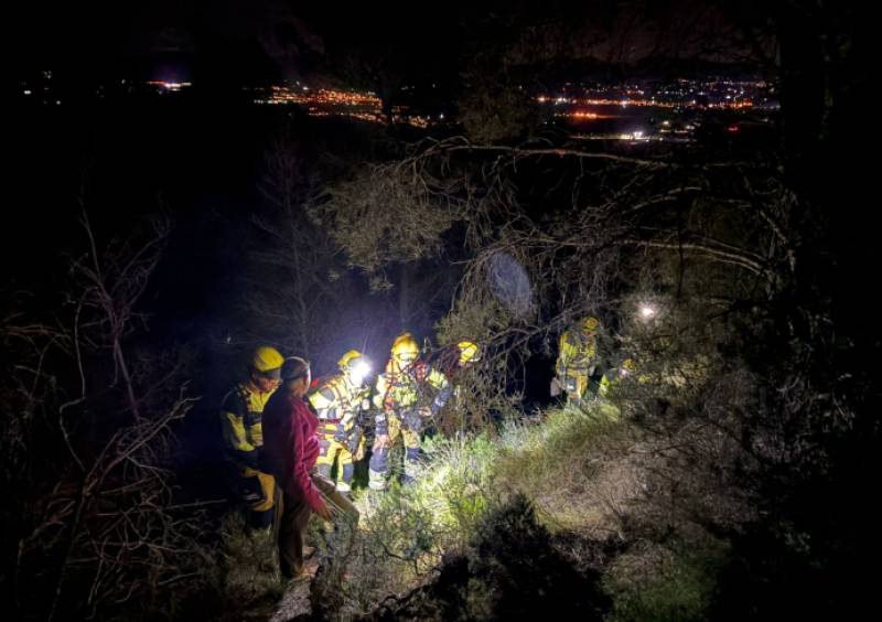 Emergency crews battle through the night to stabilise Sierra de Orihuela forest fire near Montepinar